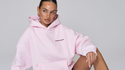 Hoodie für Damen kaufen: Die perfekte Wahl für Paare in den Herbst/Winter Trendfarben 2024: Schwarz, Grau, Blau, Grün, Weiß, Pink und Beige mit verschiedenen Designs wie Cropped und Reißverschluss