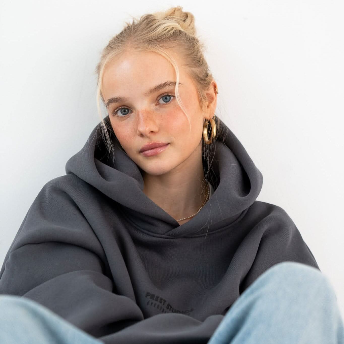 Hoodie Dunkel Grau PREST STUDIOS 