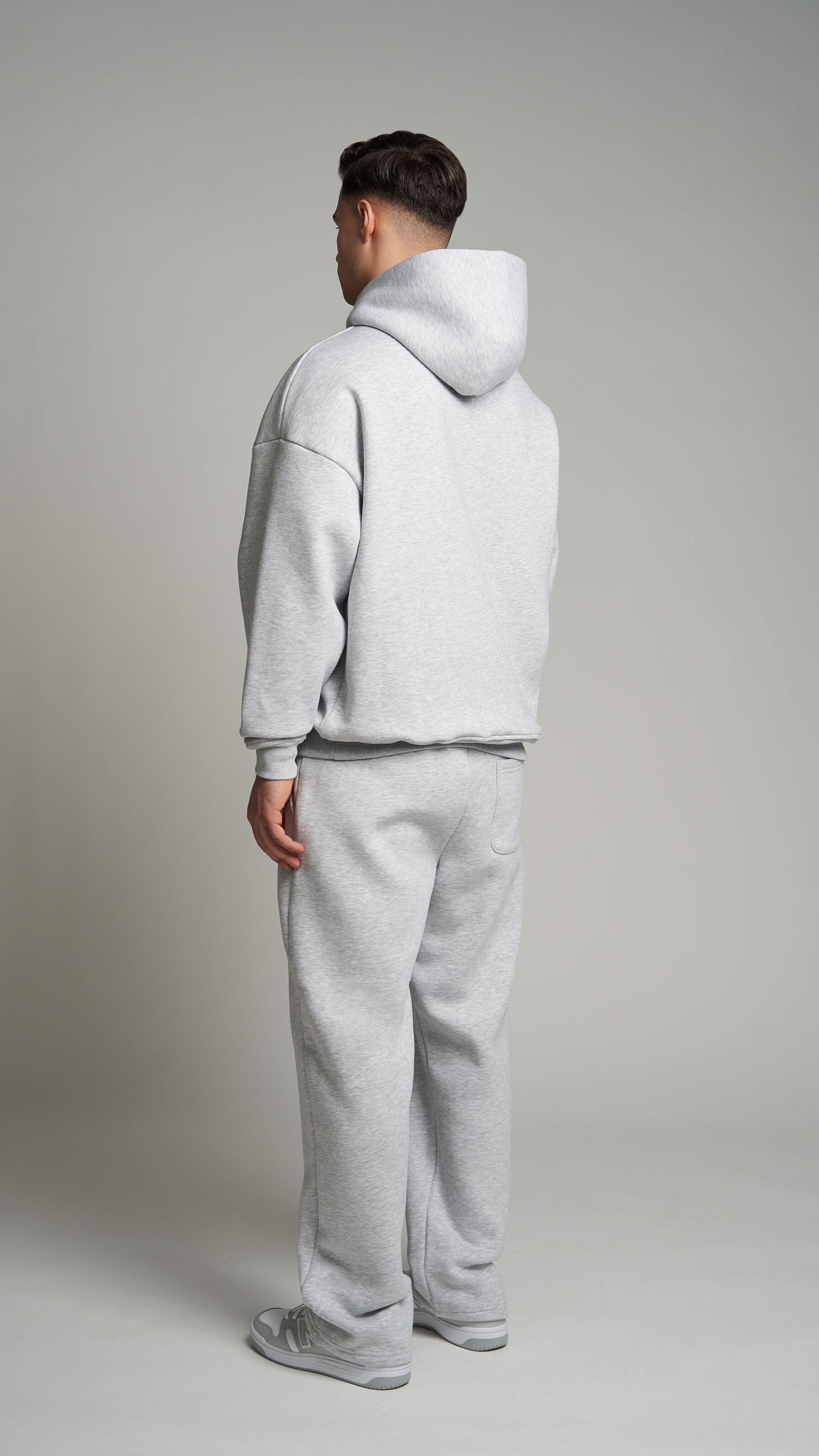 Graue Jogginghose für Männer. Graue Basic Jogginghose für Herren . Grauer Tracksuit für Männer