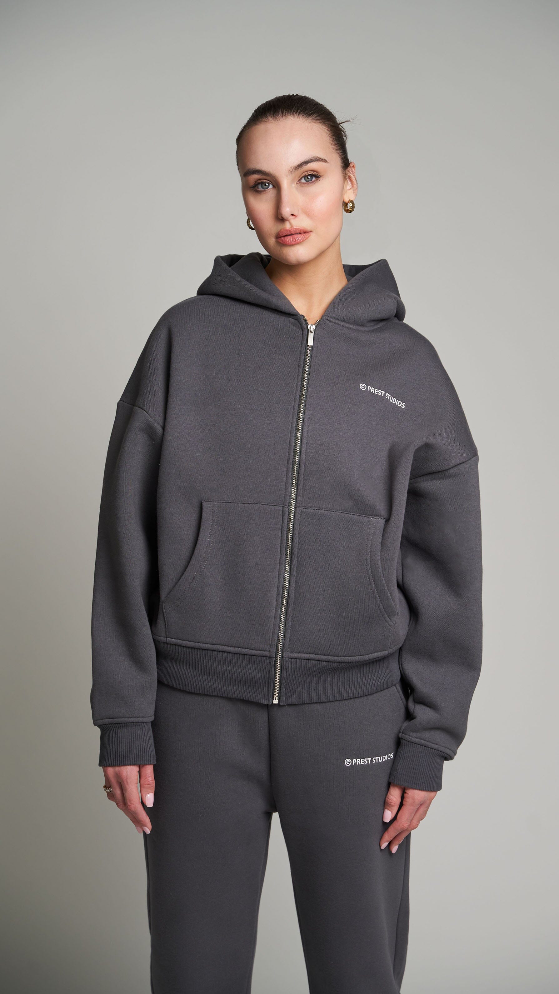 Anthrazit Graue Zip Jacket für Frauen. Graue Basic Zip Jacket für Damen . Grauer Tracksuit für Frauen