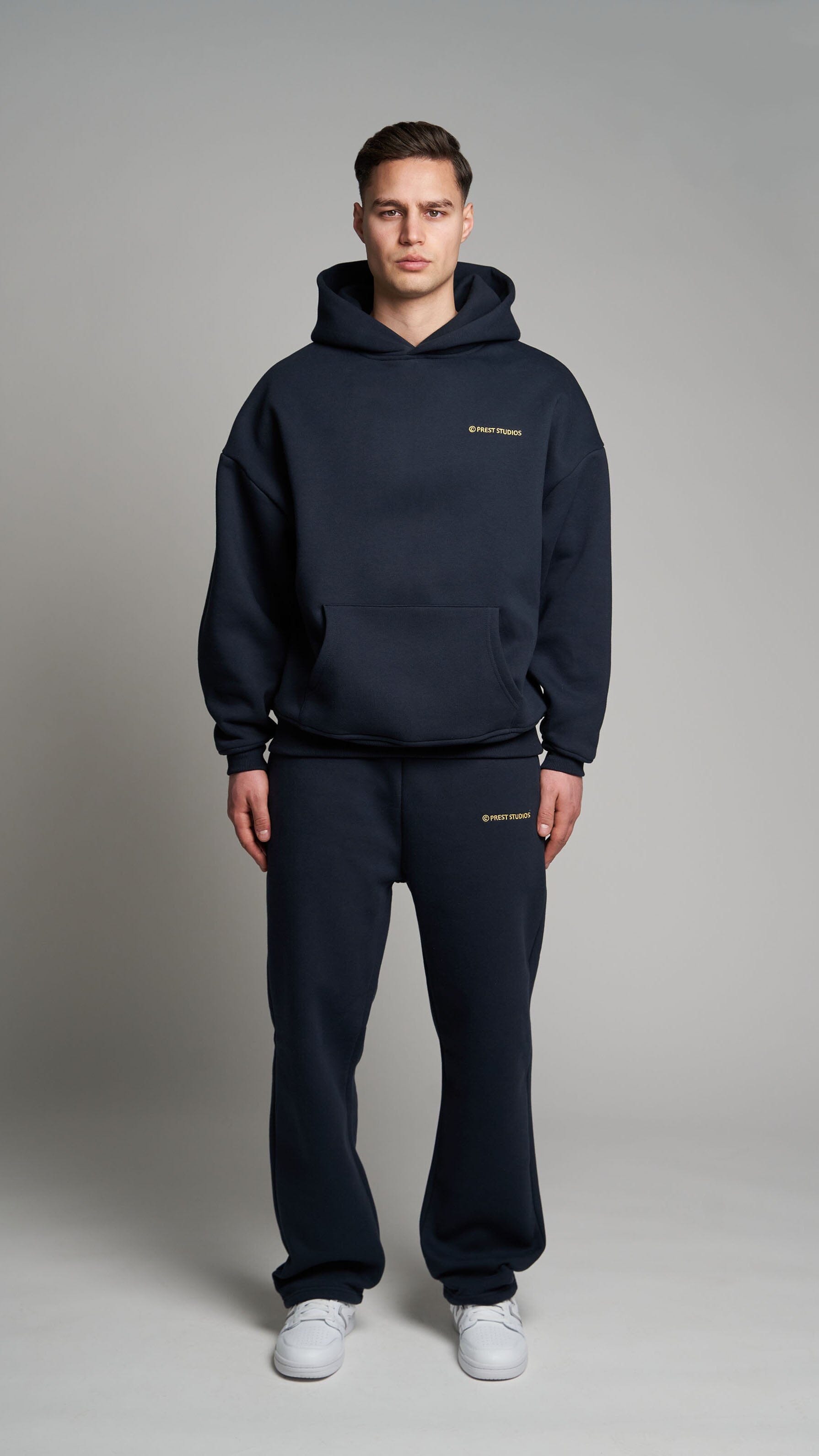 Navy Blue Jogginghose für Männer. Navy Blue Basic Jogginghose für Herren . Navy blue Tracksuit für Männer