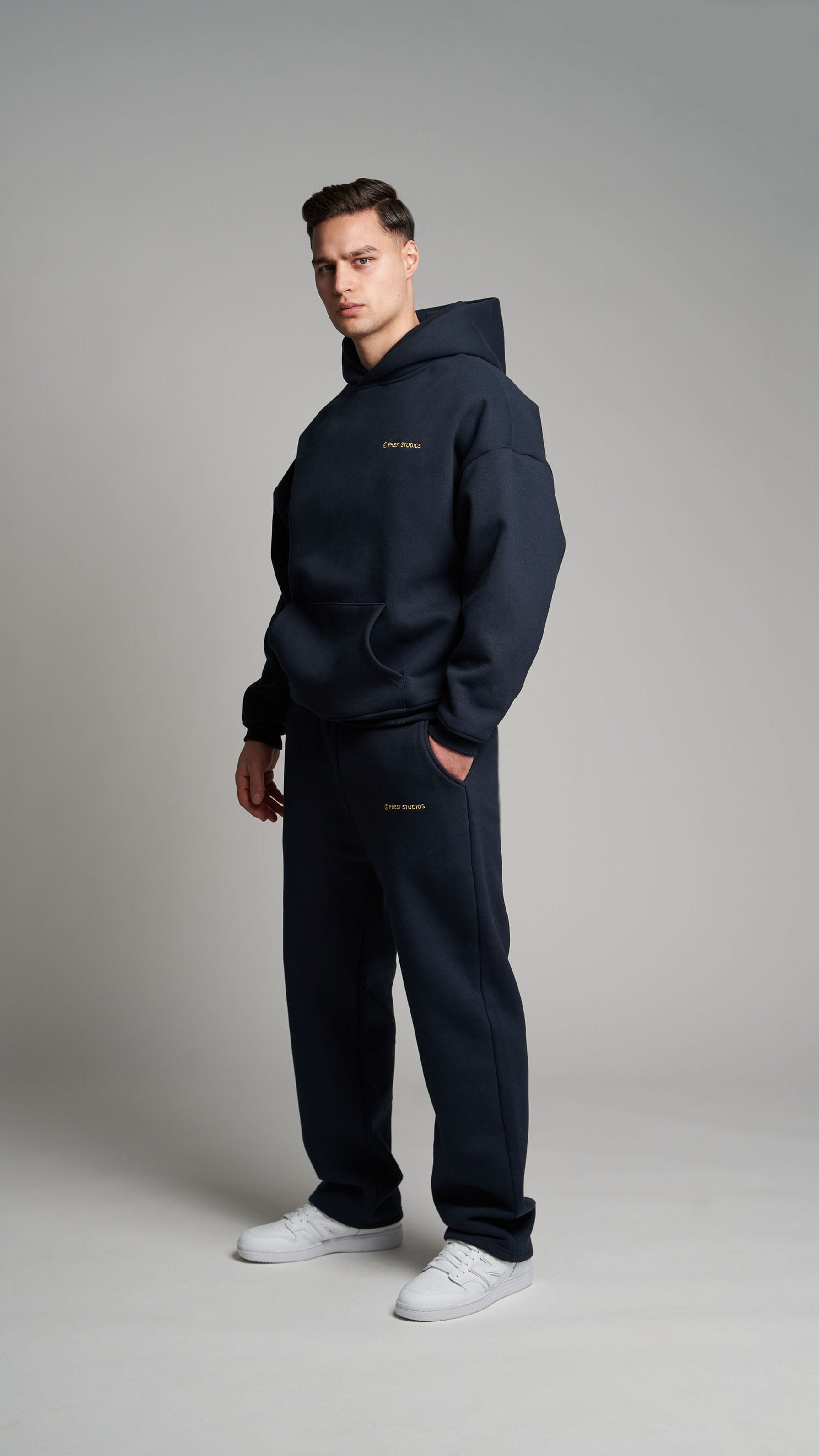 Navy Blue Jogginghose für Männer. Navy Blue Basic Jogginghose für Herren . Navy blue Tracksuit für Männer
