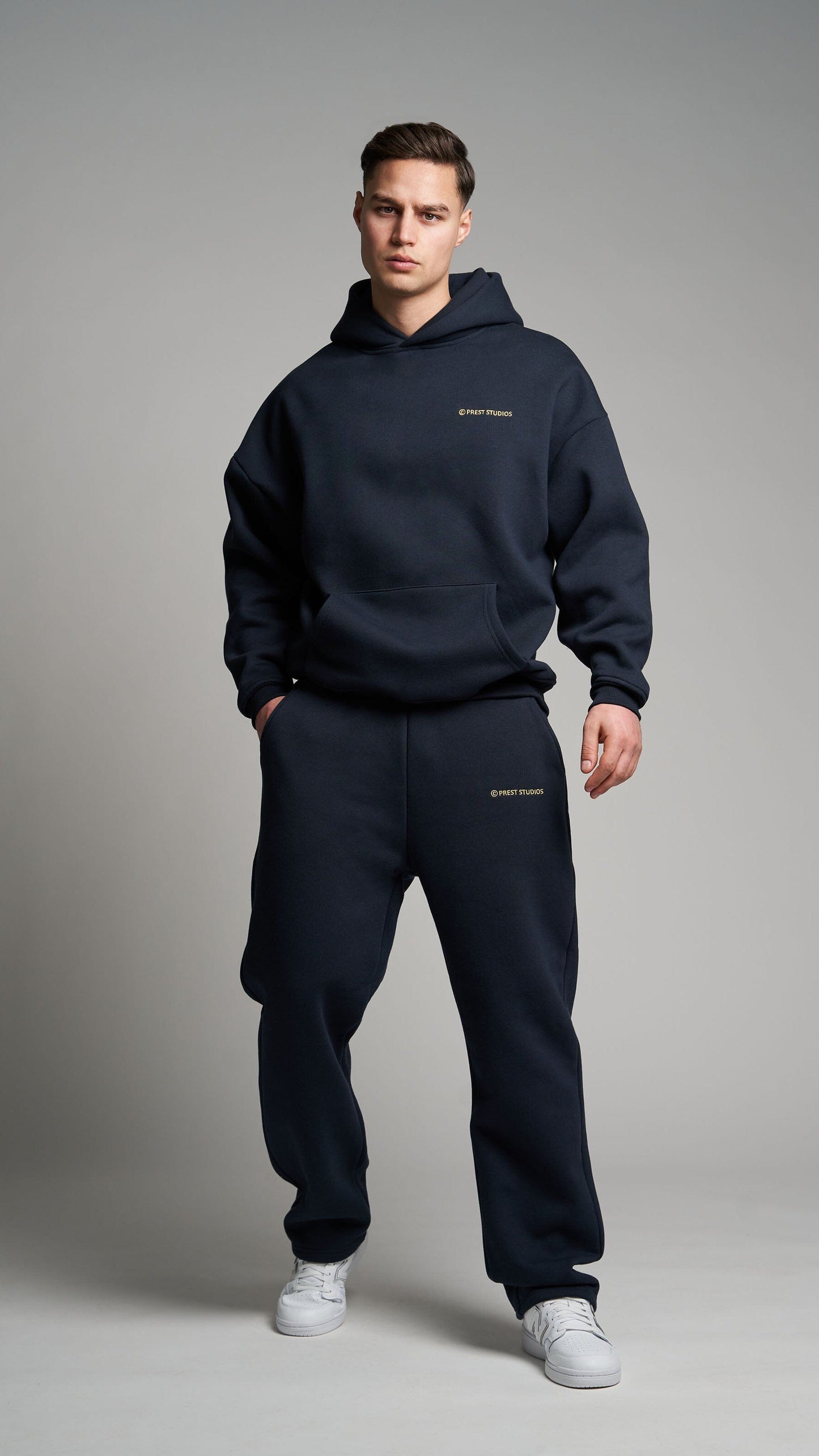 Navy Blue Jogginghose für Männer. Navy Blue Basic Jogginghose für Herren . Navy blue Tracksuit für Männer