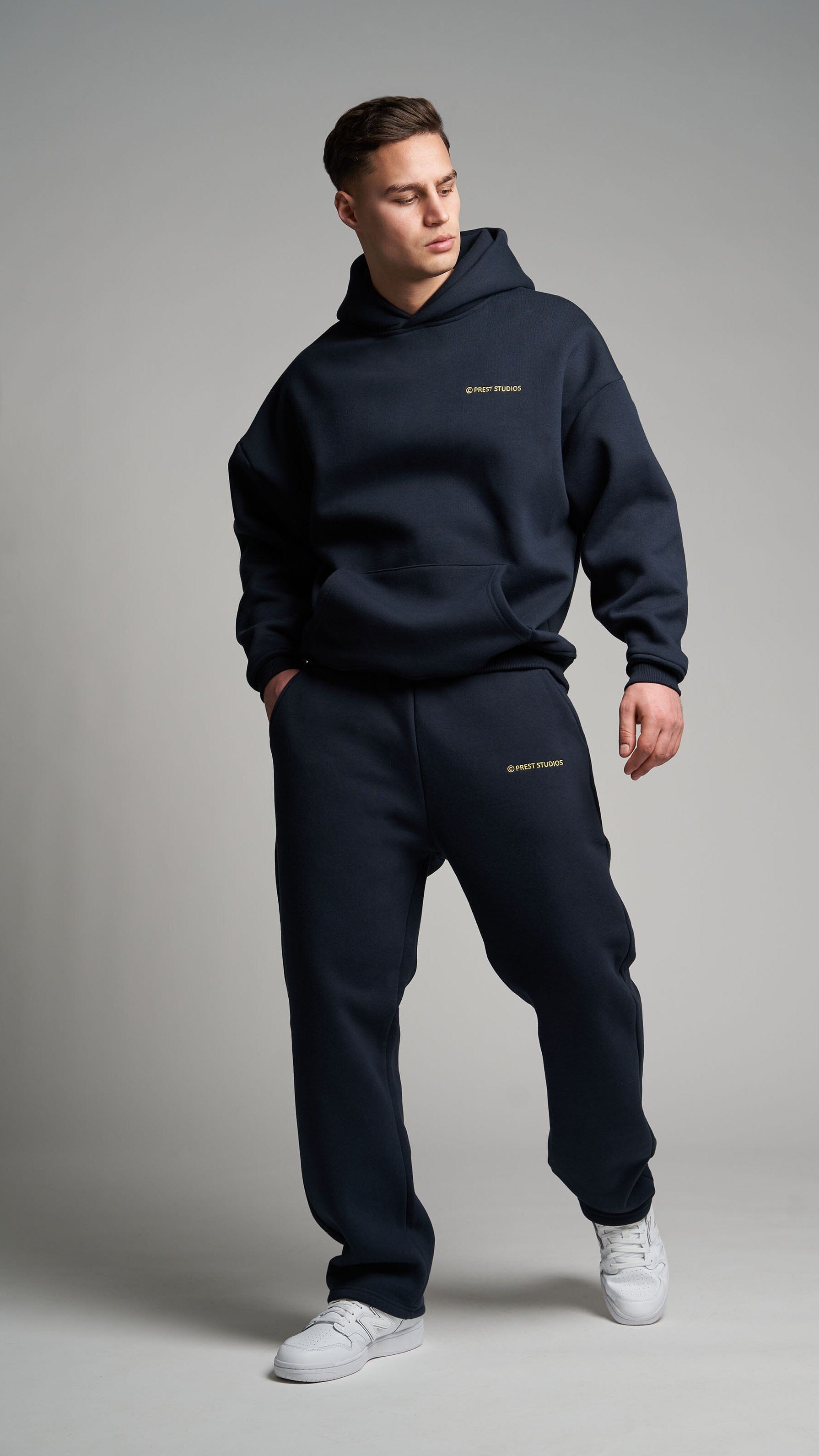 Navy Blue Jogginghose für Männer. Navy Blue Basic Jogginghose für Herren . Navy blue Tracksuit für Männer