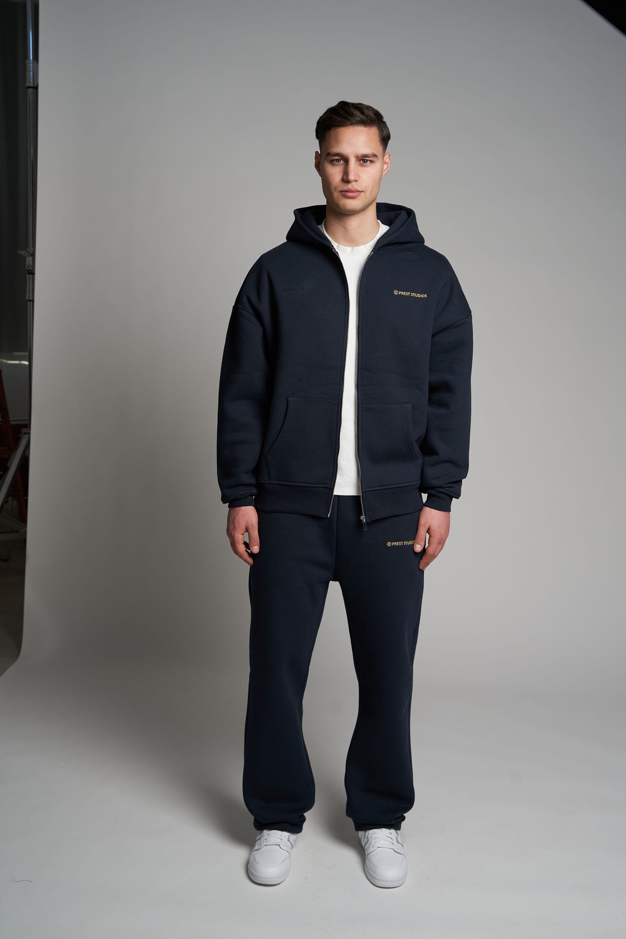 Navy Blue Zip Jacket für Männer. Navy Blue Basic Zip Jacket für Herren . Navy Blue Tracksuit für Männer 