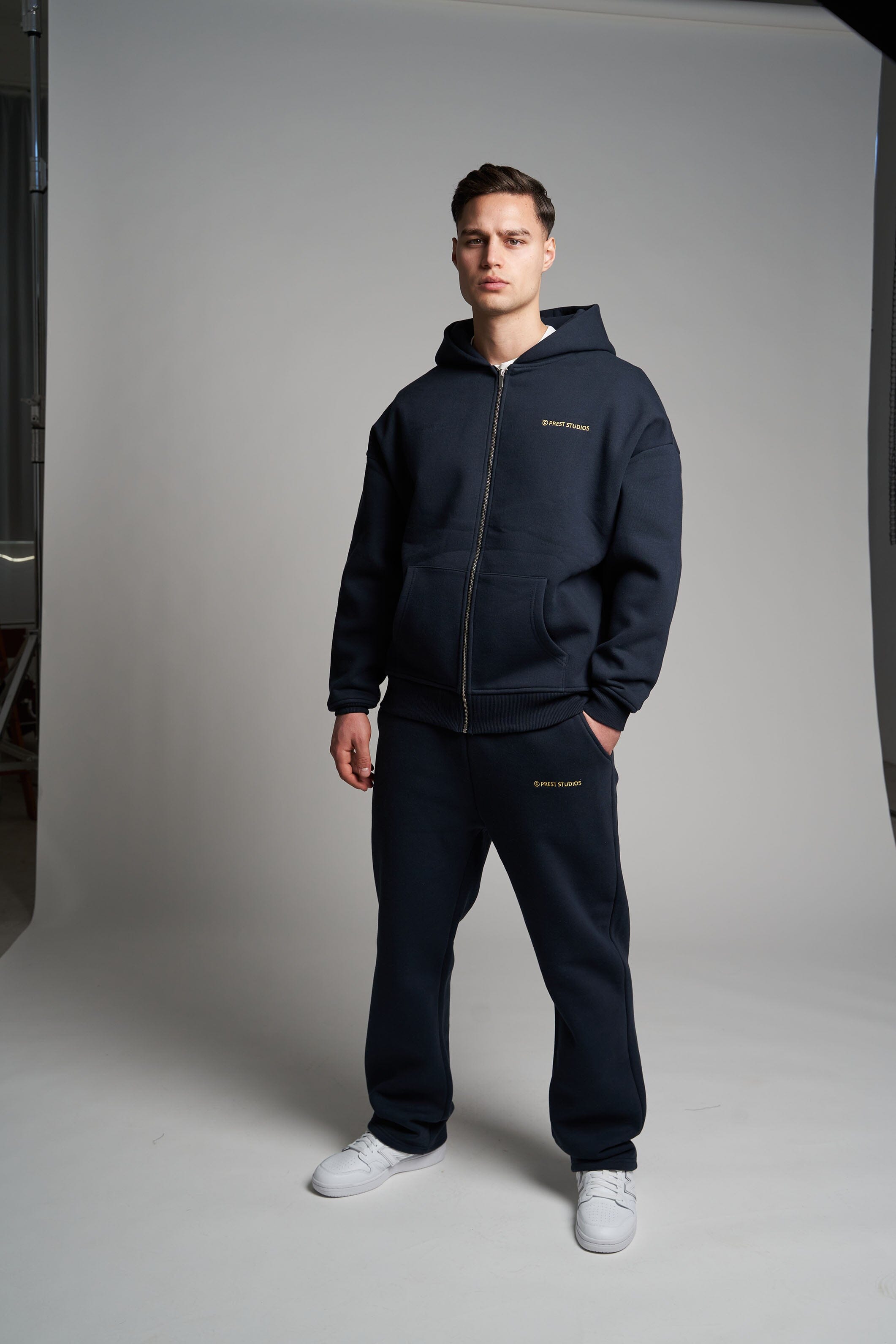 Navy Blue Zip Jacket für Männer. Navy Blue Basic Zip Jacket für Herren . Navy Blue Tracksuit für Männer 