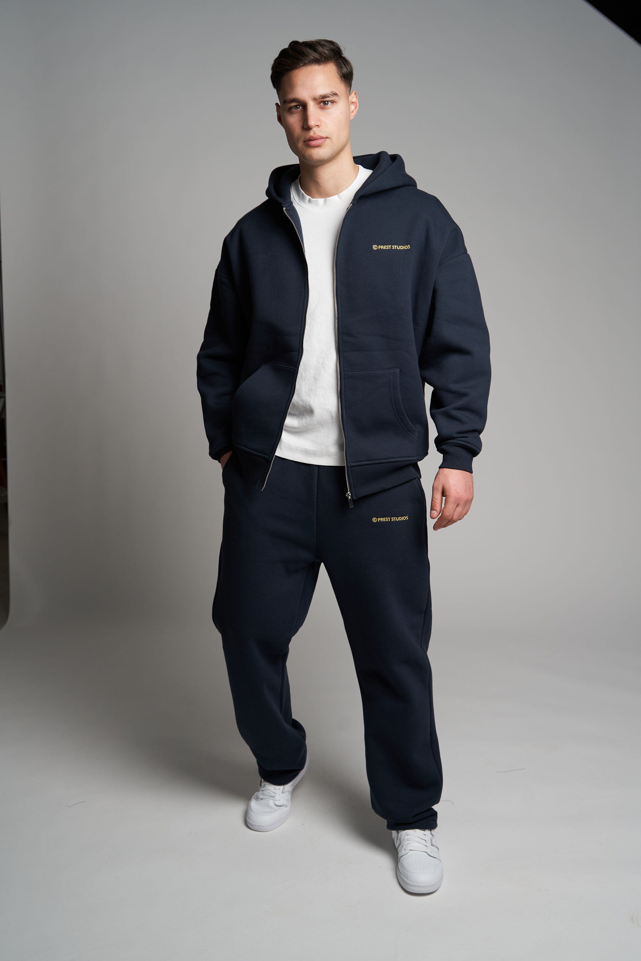 Navy Blue Zip Jacket für Männer. Navy Blue Basic Zip Jacket für Herren . Navy Blue Tracksuit für Männer 