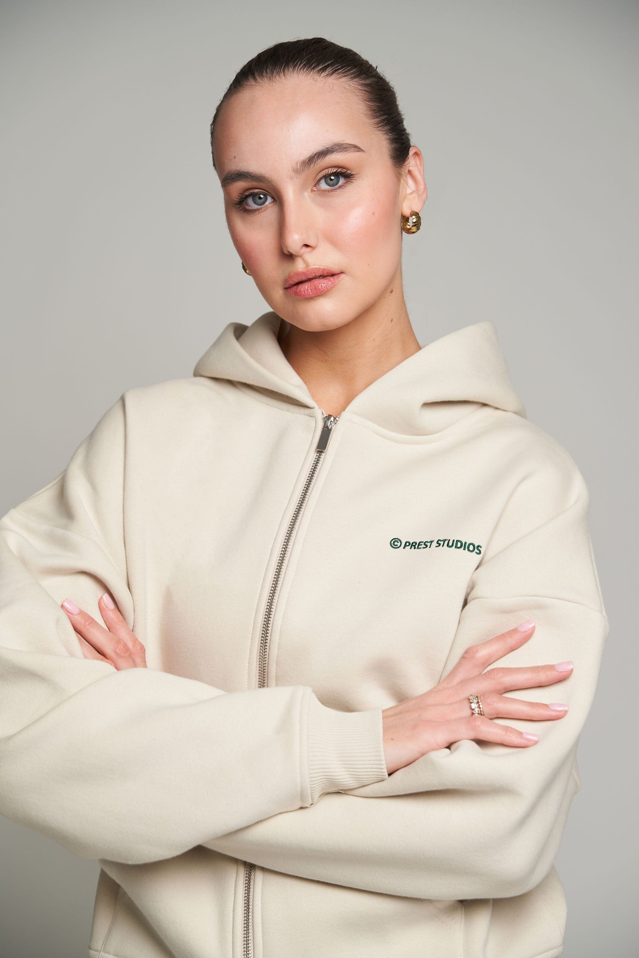 Beige Zip Jacket für Frauen. Beige Basic Zip Jacket für Damen . Beiger Tracksuit für Frauen