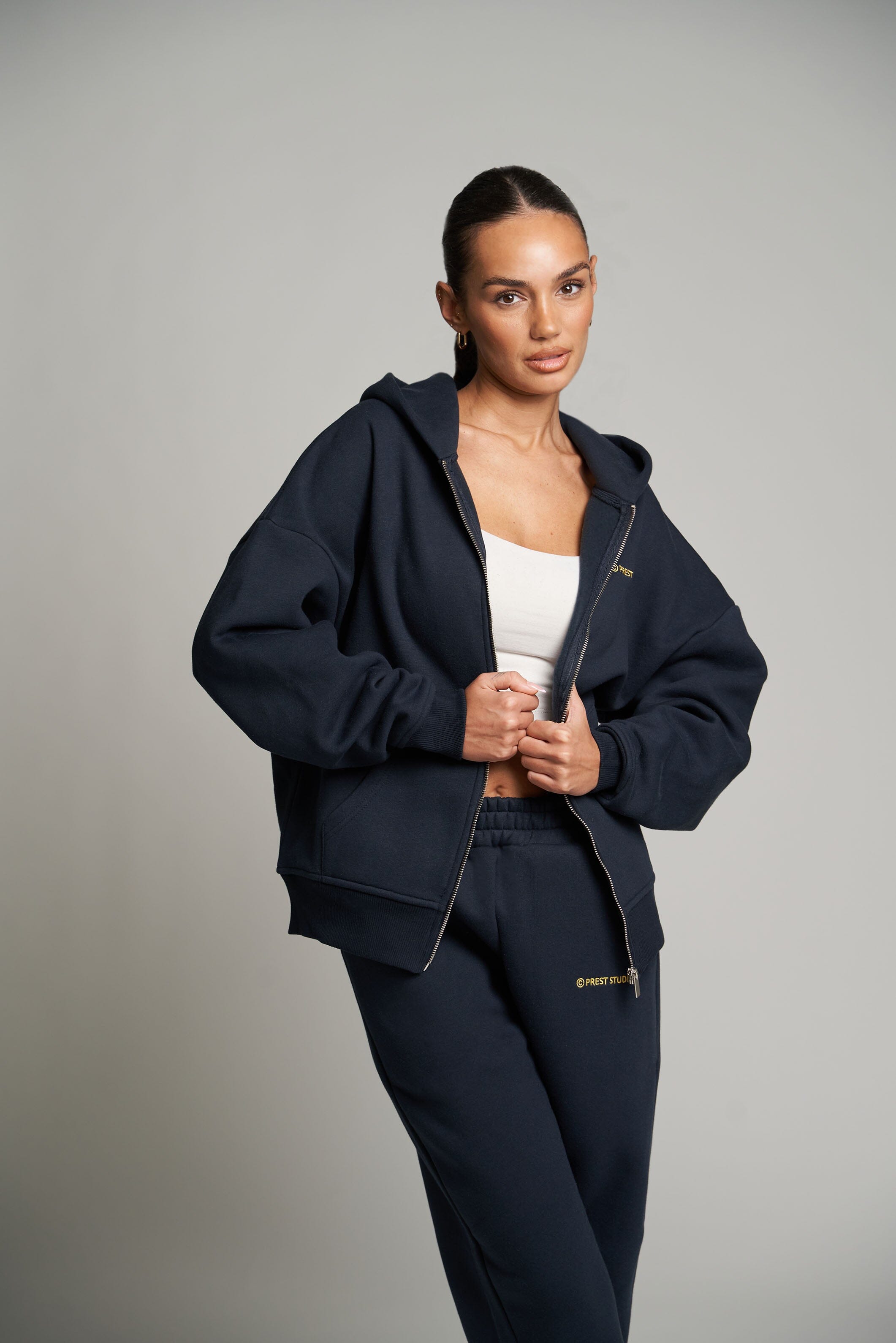 Navy Blue Zip Jacket für Frauen. Navy Blue Basic Zip Jacket für Damen . Navy Blue Tracksuit für Frauen 