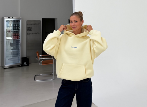 Hoodie Butter Yellow PREST STUDIOS | Model: Emilia - 175cm - M