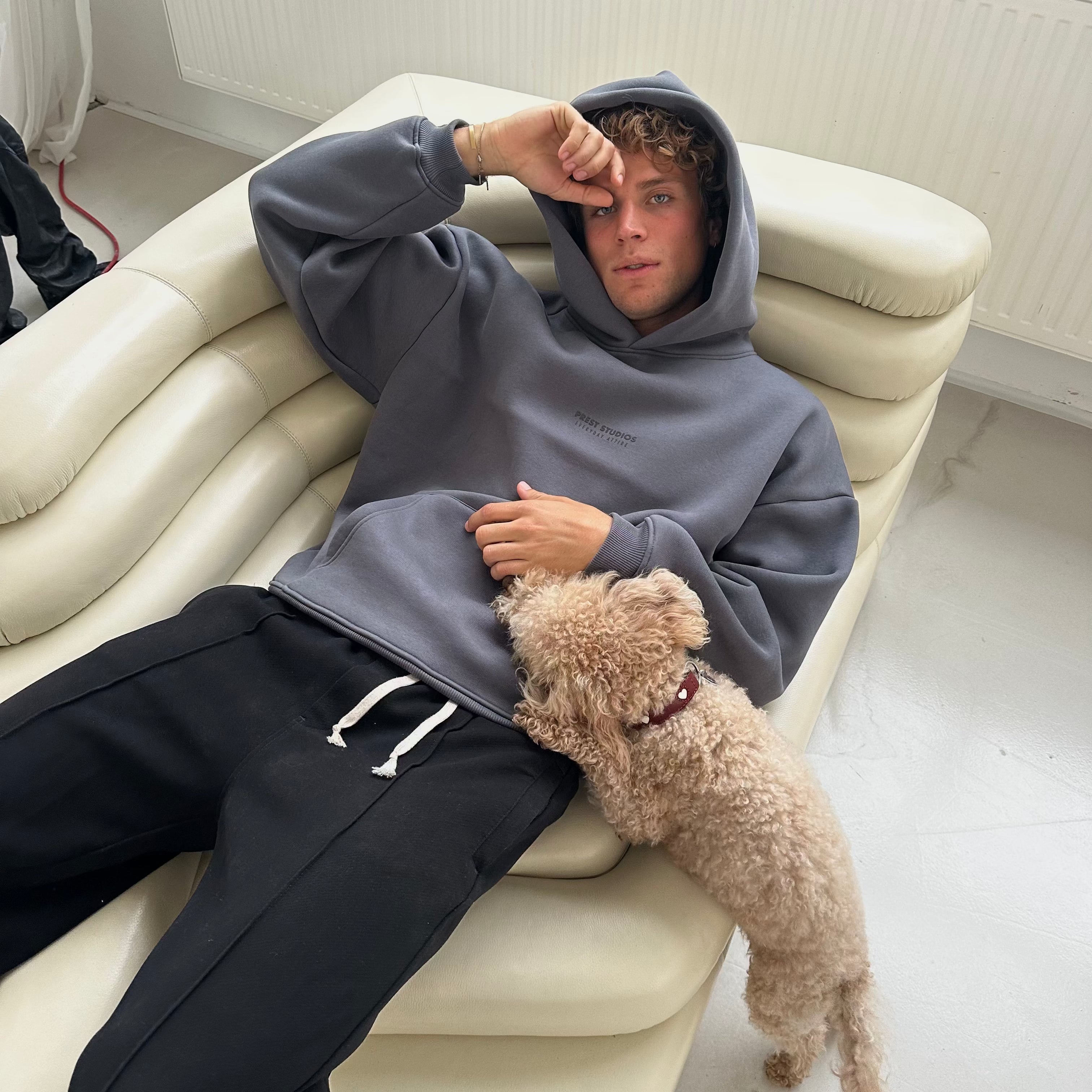 Dunkelgrauer pullover herren