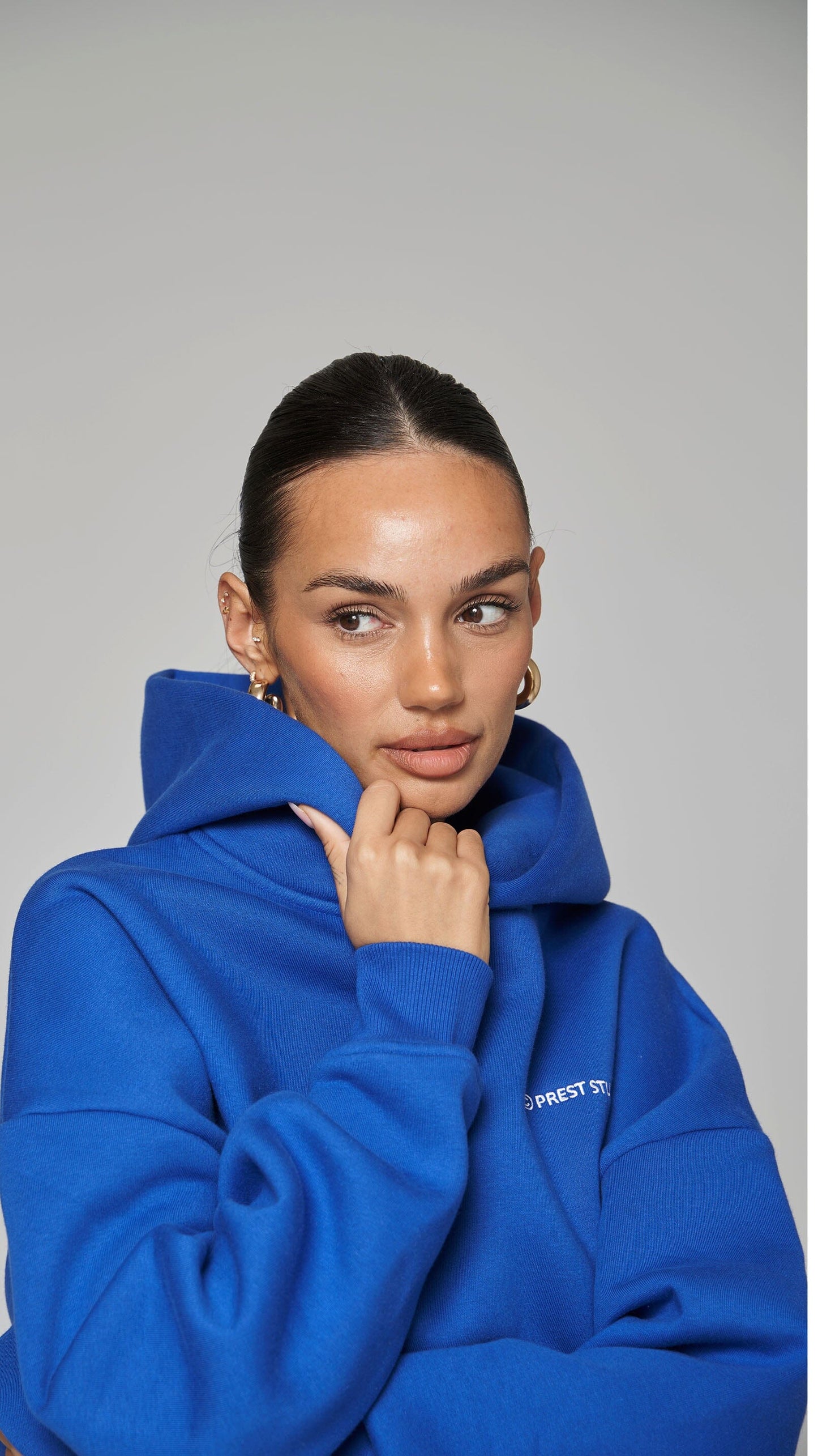 Royal blauer Hoodie für Damen - PREST STUDIOS 