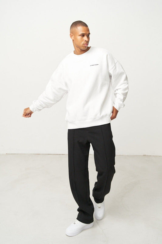 Weißer oversize Sweater für Männer. Weißer Basic Sweater für Herren
