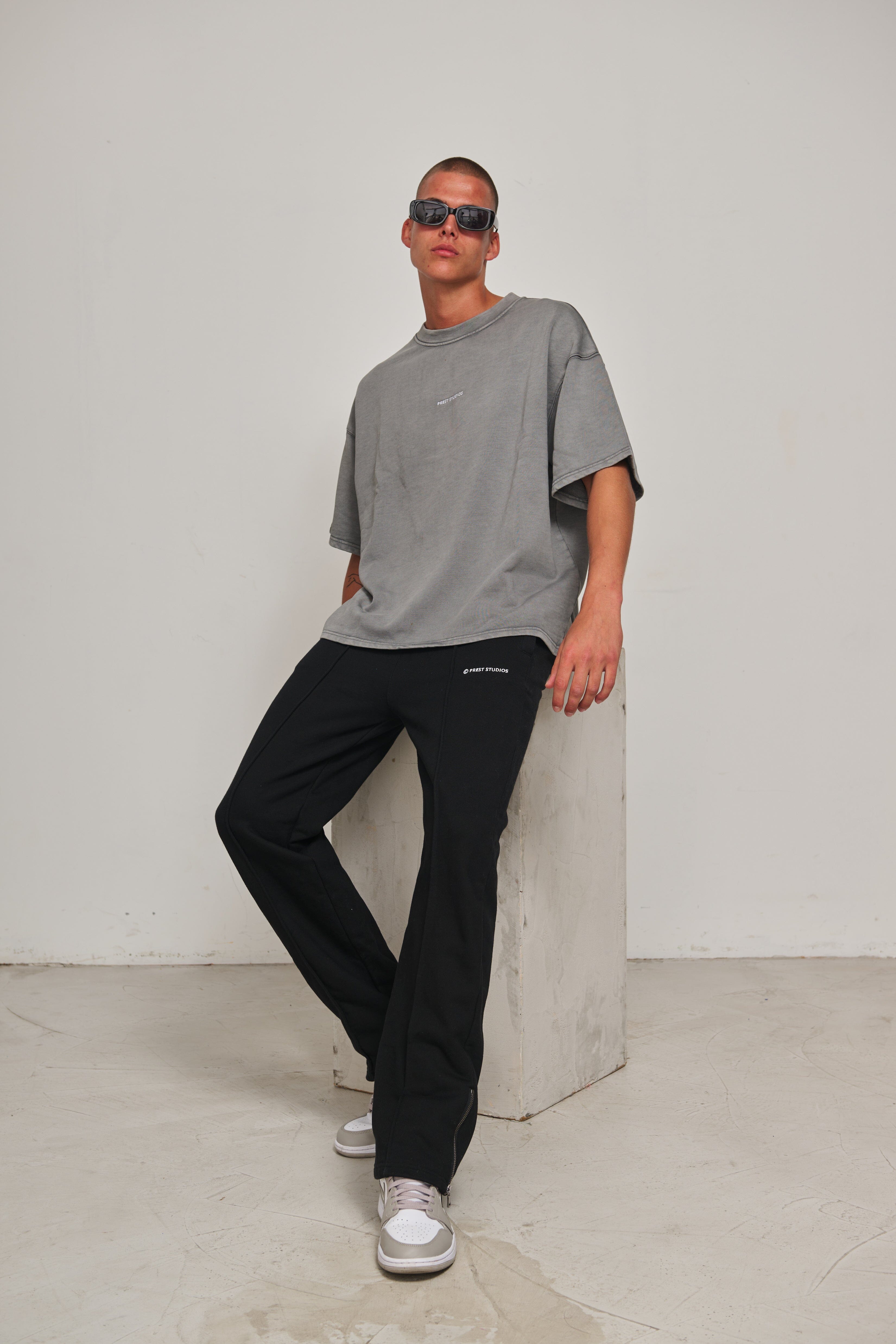 Oversized Tshirt grau Frontansicht - Prest Studios