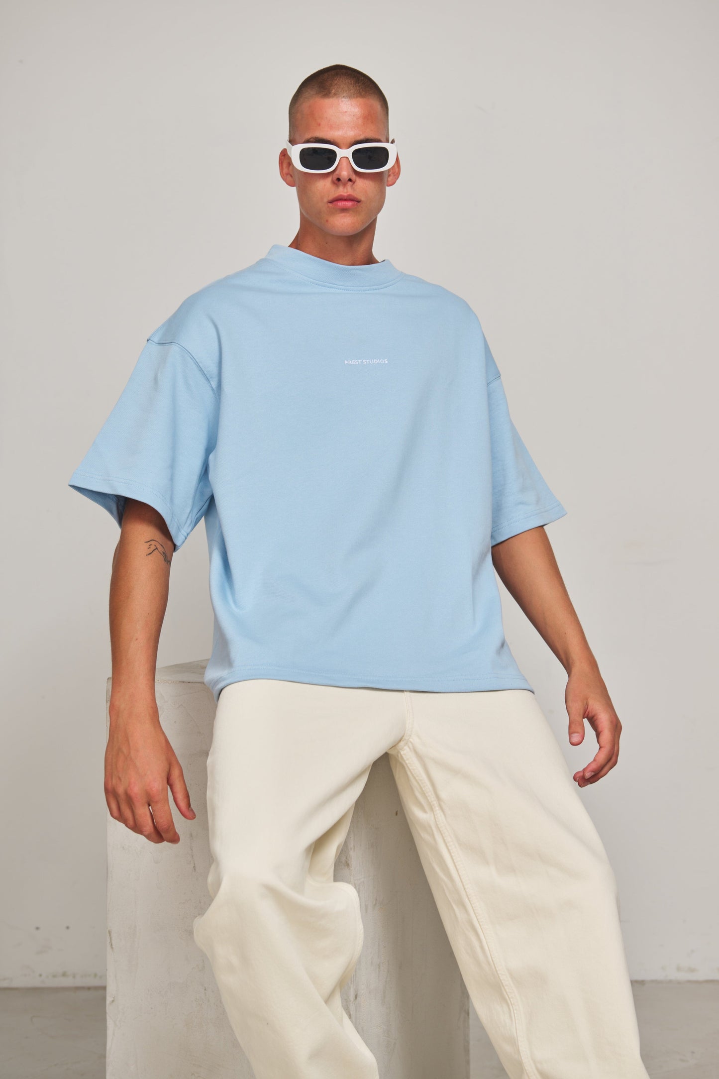 Hellblaues oversize T-Shirt für Männer