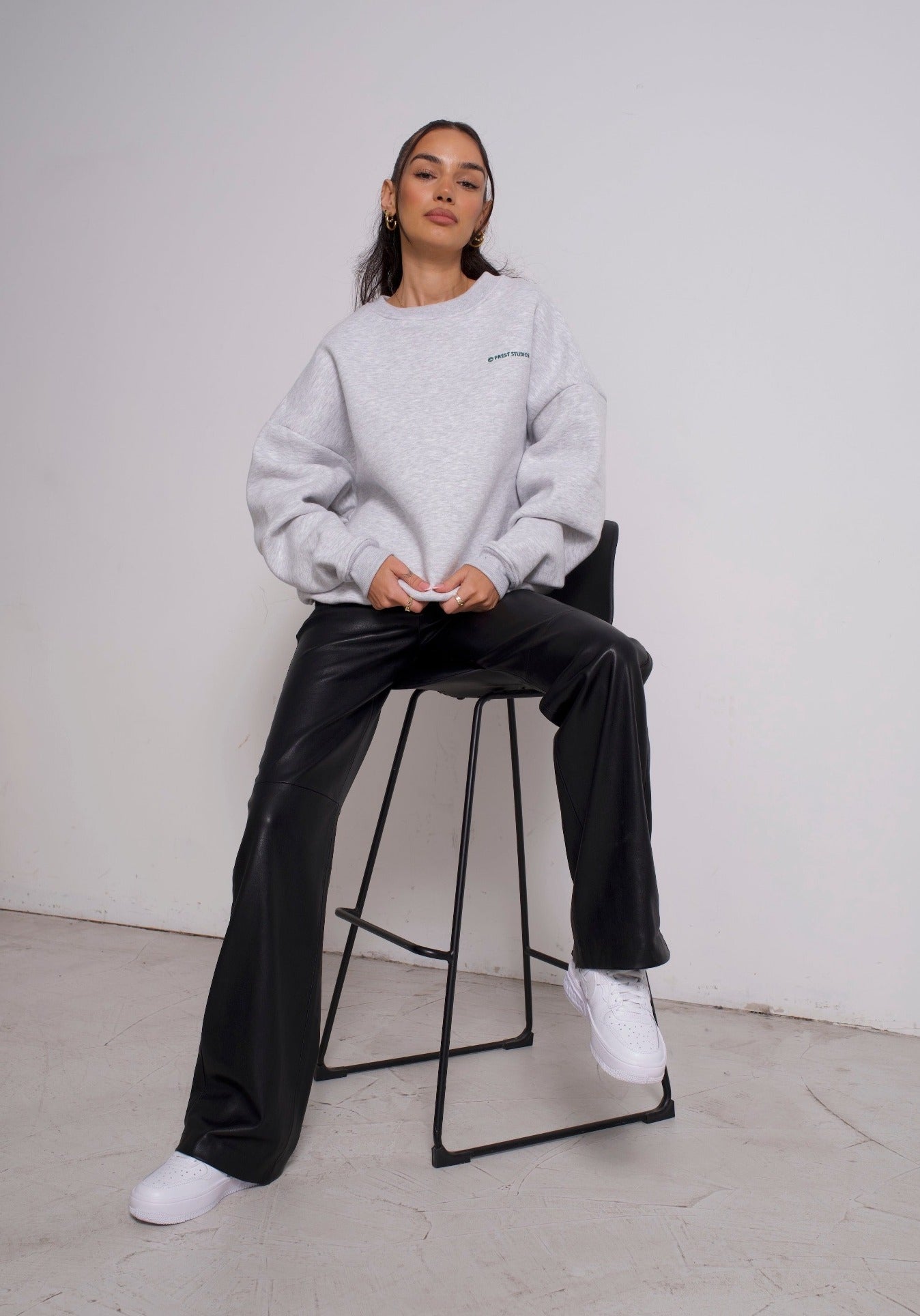 Studio Sweater Grau Sweater PREST STUDIOS 