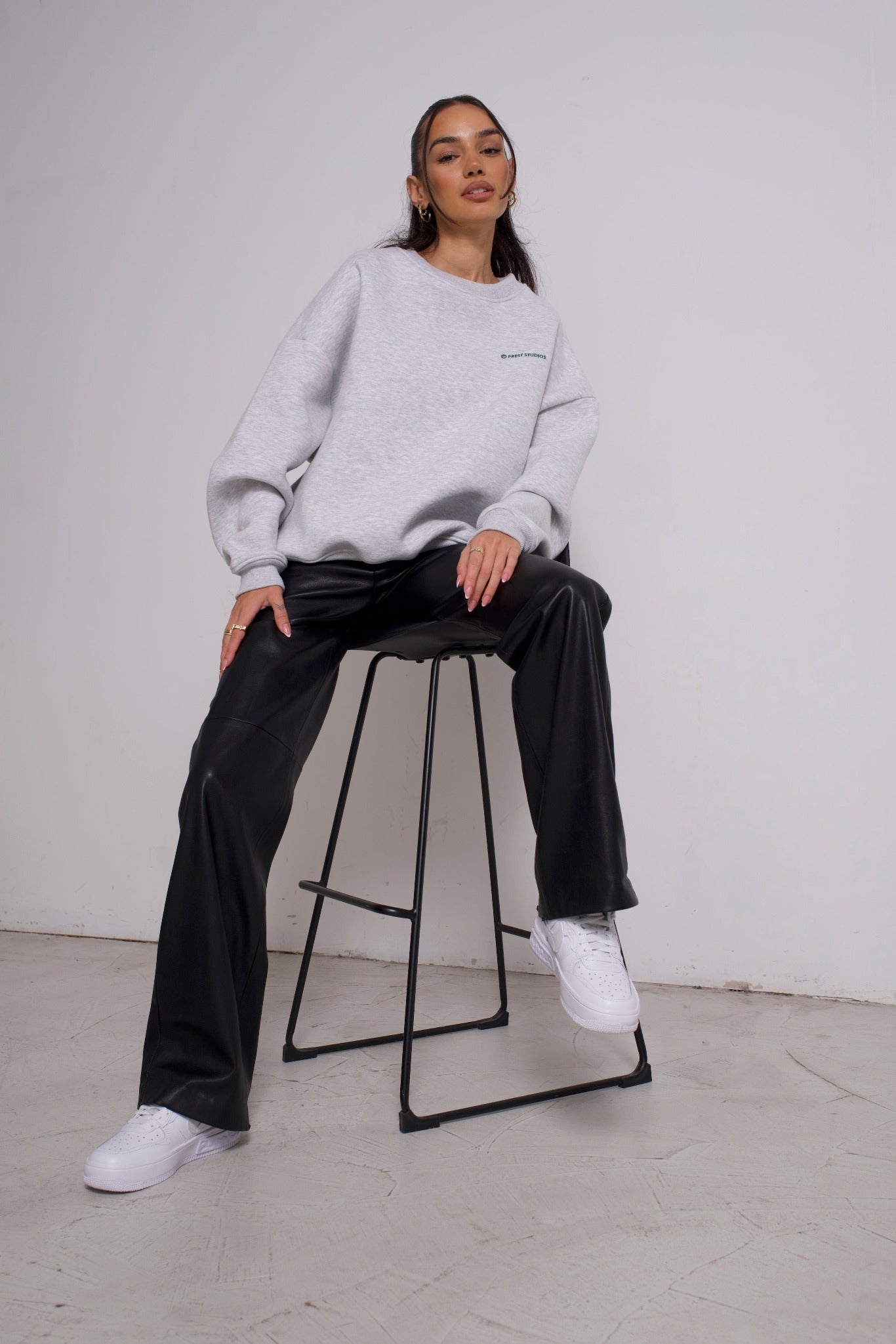 Studio Sweater Grau Sweater PREST STUDIOS 