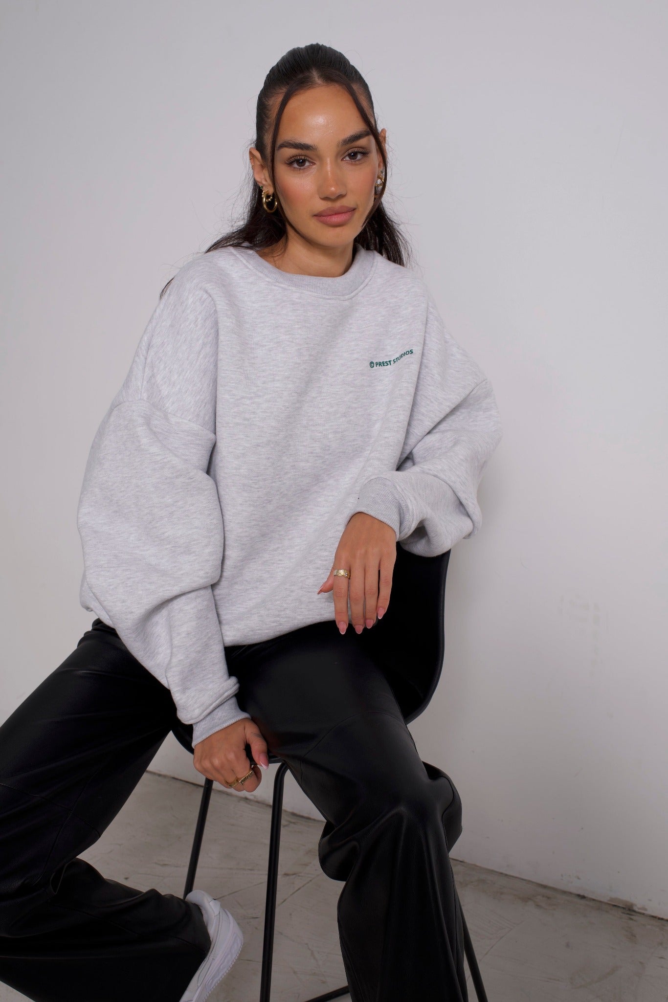 Studio Sweater Grau Sweater PREST STUDIOS 