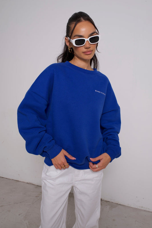 Blauer oversize Sweater für Frauen. Blauer Basic Sweater für Damen